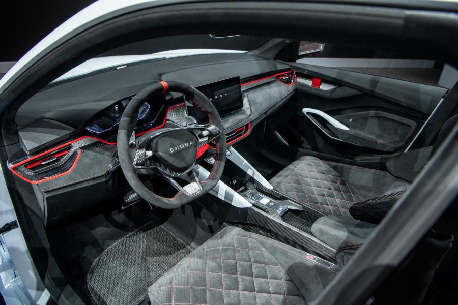 Торпедо Skoda Vision RS 2018 года  (фото 18 из 37)
